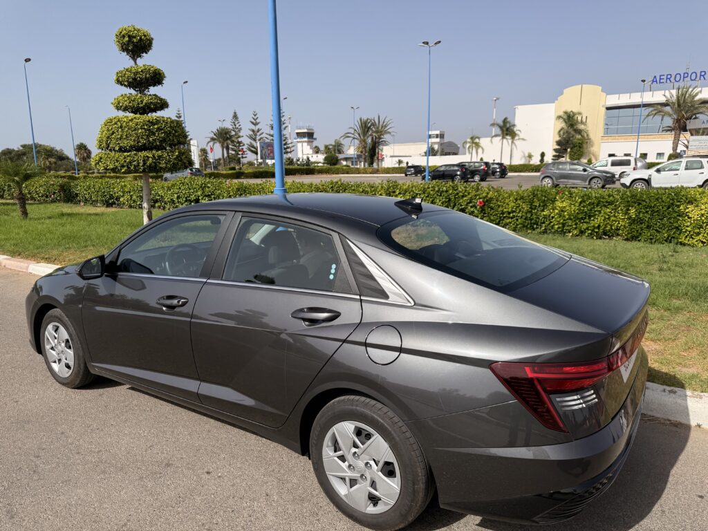 Ou se garer à Essaouira : voiture BeverlyCar prés de l'aéroport Mogador